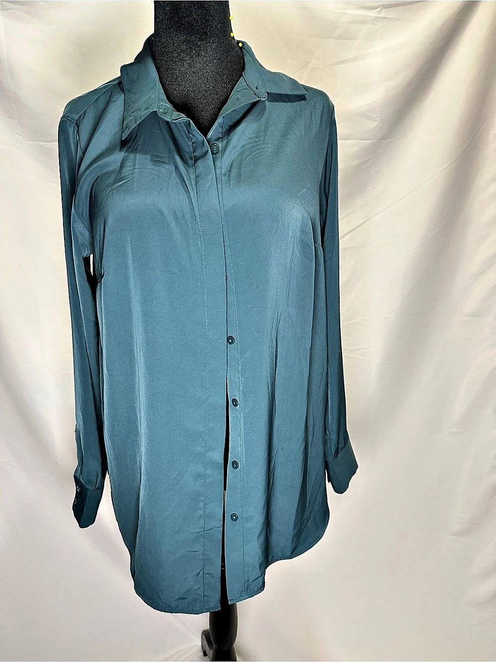 H&Medium Women's Button Down Shirt in Blue Size Medium